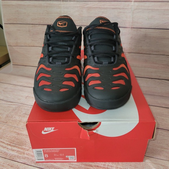 Nike Air Max Plus Drift Black Dragon Red Crimson FD4290-010‎ Men's Size 8 - Picture 1 of 7